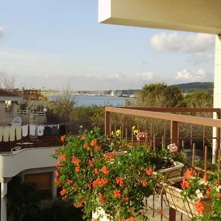 招待所 In With Balcony, Air Conditioning, Wifi 5188-7 Sukošan