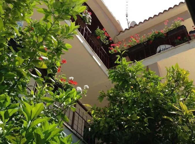 Penzion In With Balcony, Air Conditioning, Wifi 5188-7