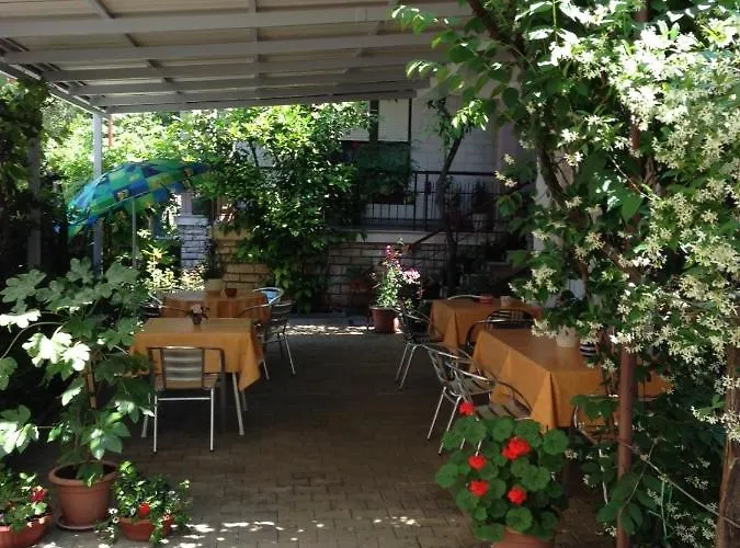 Penzion In With Balcony, Air Conditioning, Wifi 5188-7
